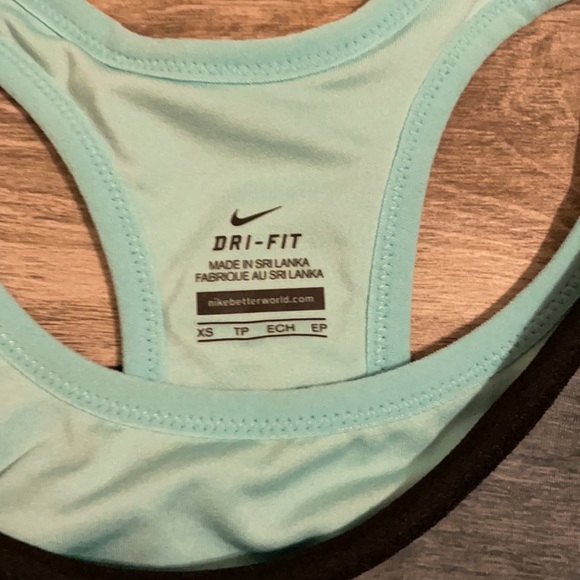 Nike women’s dri fit size XS workout top with built in sports bra - Picture 2 of 3
